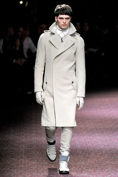 Look 13